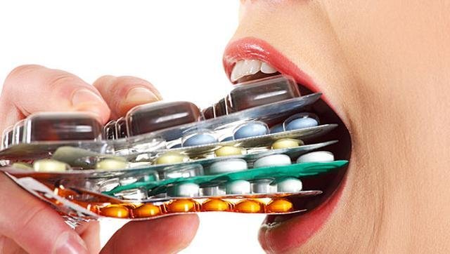 eating_fistfull_of_tablets